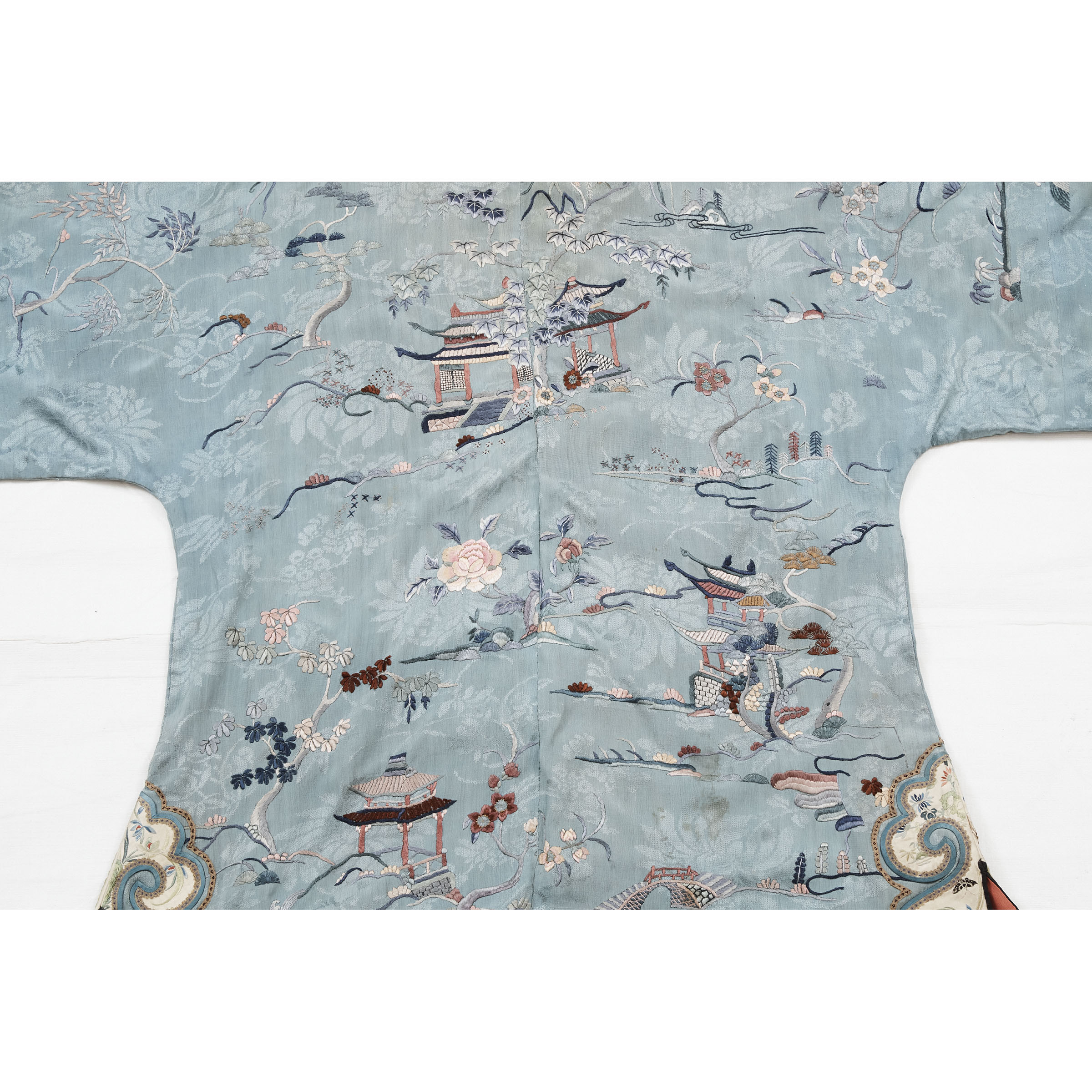 A Chinese Embroidered Pale Blue Ground 'Landscape' Surcoat, 19th Century, 清 十九世纪 蓝地刺绣庭院花卉纹女褂, 40.9 x - Image 3 of 4