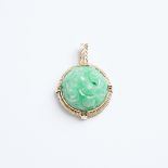 A Carved Jadeite Pendant With 14K Gold Mounting, Republican Period, Early 20th Century, 14K金镶嵌翡翠吊坠,