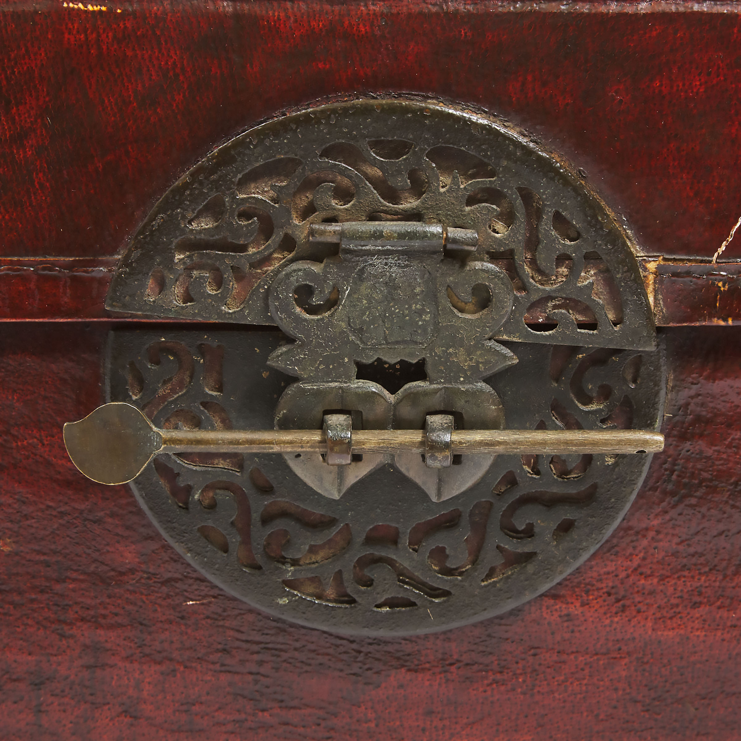 A Chinese Red Lacquered Pigskin Leather Wrapped Wood Chest, Late 19th/Early 20th Century, 晚清 红漆皮箱, o - Image 3 of 4