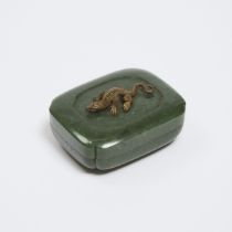 A Miniature Spinach Jade Quatrelobed Incense Box and Cover, Qing Dynasty, 19th Century, 清 十九世纪 碧玉倭角香