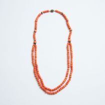 A Coral Beaded Necklace, Republican Period, Early to Mid 20th Century, 民国 珊瑚项链一串, overall length 25.