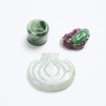 A Group of Three Jadeite and Rainbow Fluorite Carvings, Qing Dynasty, 19th Century, 清 十九世纪 翡翠板指 翡翠香囊