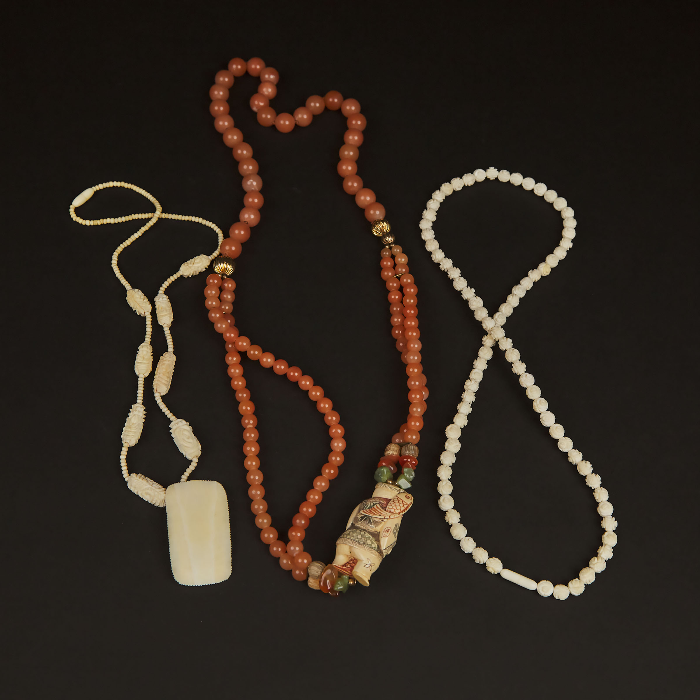 Three Ivory and Carnelian Beaded Necklaces, 牙雕及玛瑙珠串一组三件, longest length 15.9 in — 40.5 cm (3 Pieces) - Image 2 of 2