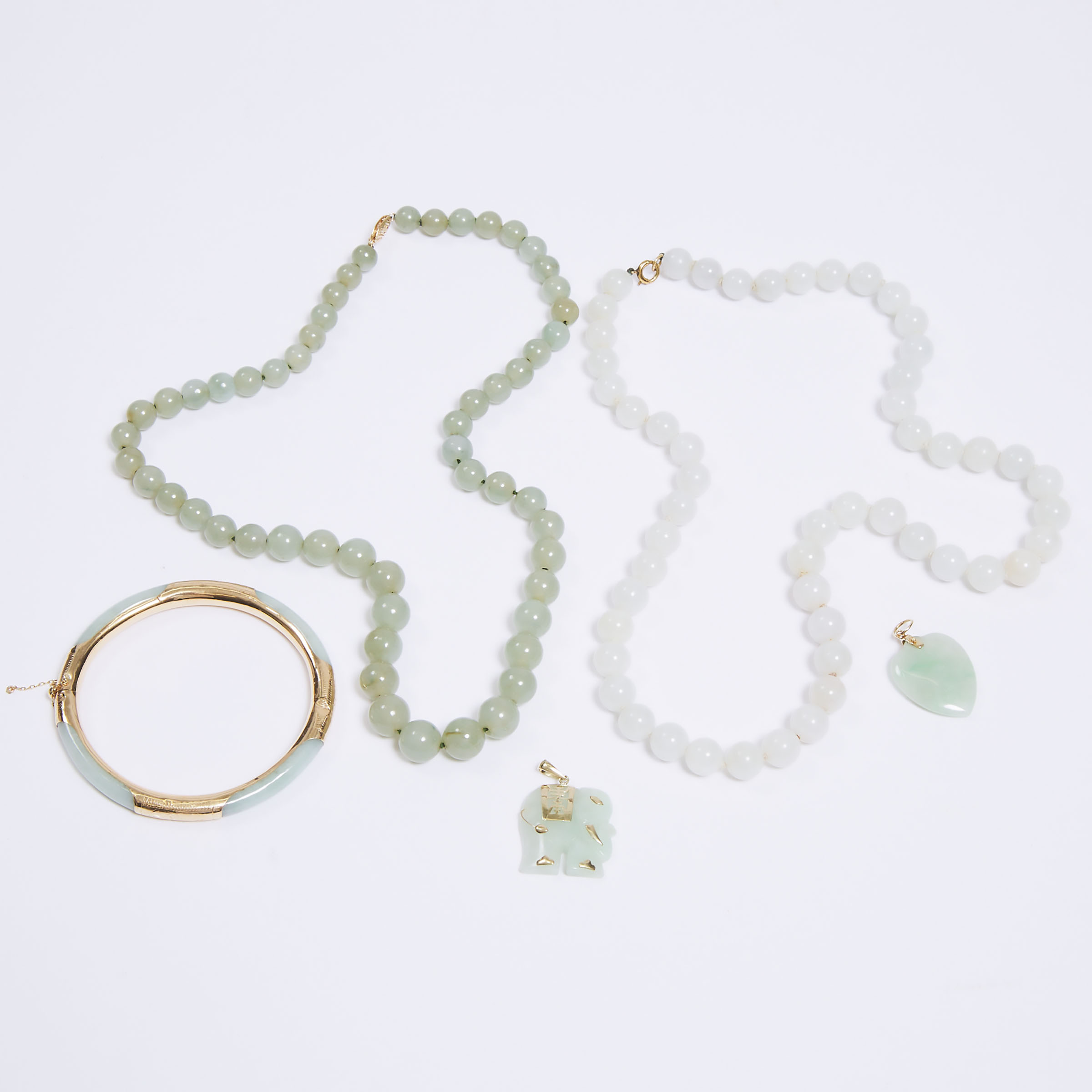 A Group of Five Chinese Gold Mounted Jadeite Jewellery Pieces, 金镶翡翠首饰一组五件, longest necklace length 1