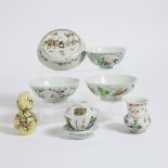 A Group of Seven Chinese Enameled Porcelain Wares, 19th Century and Later, 十九世纪及更晚 彩瓷一组七件, largest d