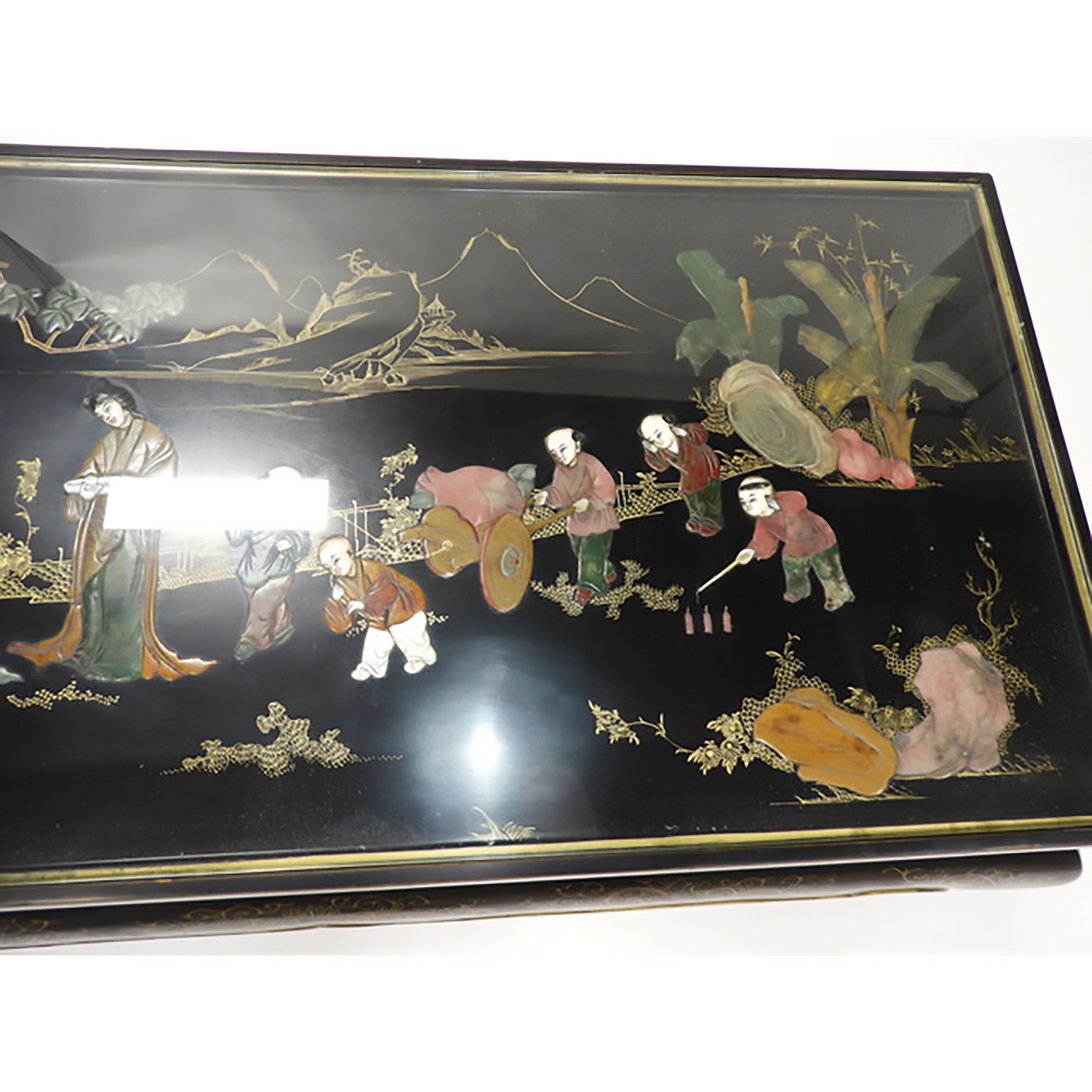 A Chinese Gilded and Lacquered Coffee Table With Glass Top, Early to Mid 20th Century, 民国 描金黑漆人物纹桌, - Image 6 of 6