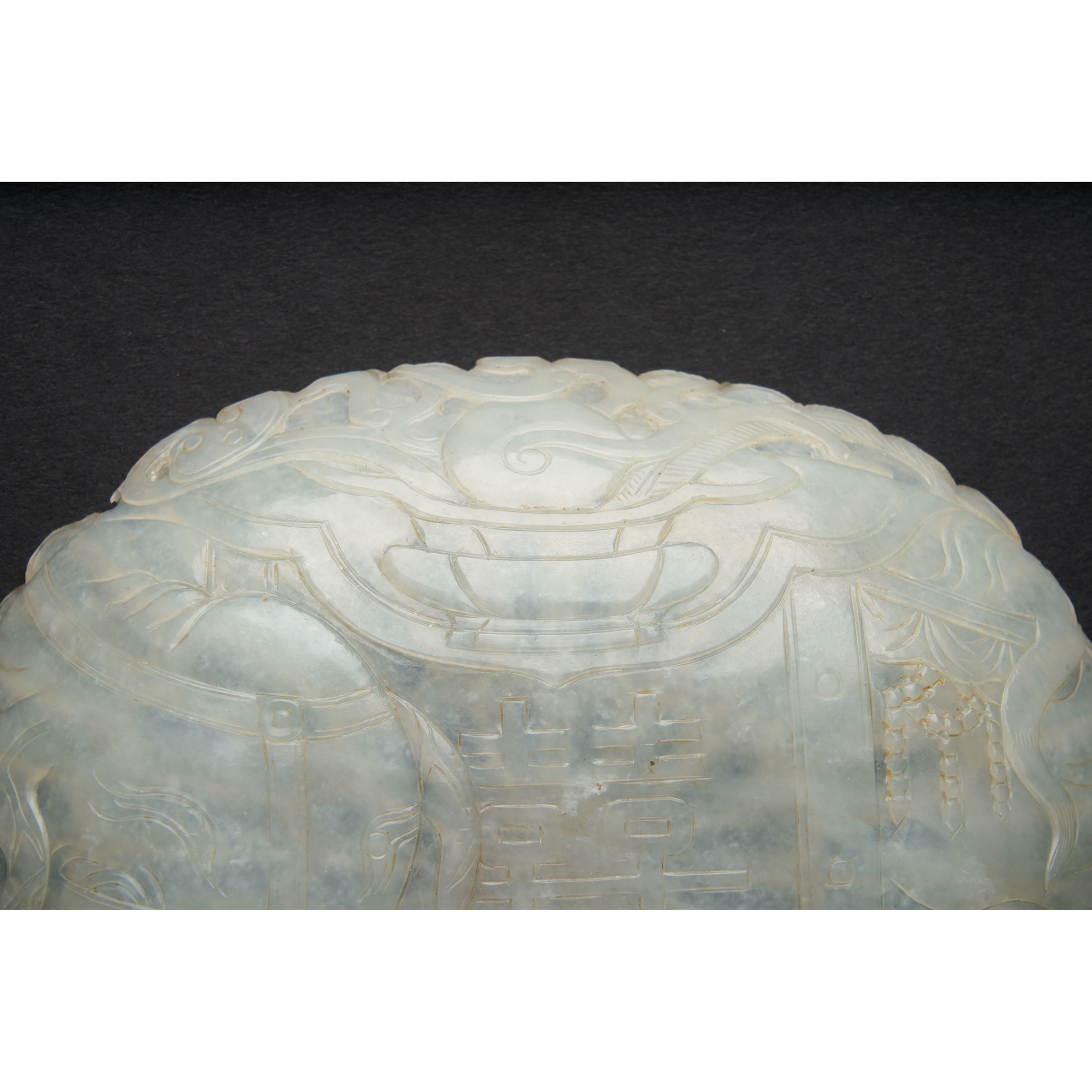 A White Jade Mughal-Style Chrysanthemum-Form 'Elephant' Dish, Qing Dynasty, 18th/19th Century, 清中期 莫 - Image 5 of 6