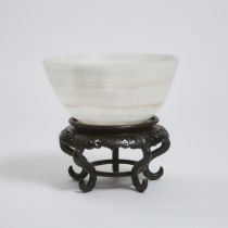 A Large Banded Agate Bowl, 19th/20th Century, 晚清/民国 缠丝玛瑙大碗, height 4.1 in — 10.3 cm, diameter 8.5 in