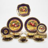 Paragon 'Golden Harvest' Service, 20th century, plates diameter 10.7 in — 27.2 cm; diameter 6.2 in