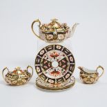 Royal Crown Derby 'Imari' (2451) Pattern Three-Piece Tea Service and Four Plates, 20th century, plat
