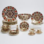Royal Crown Derby 'Imari' (1128) Pattern Service, 20th century, dinner plate diameter 10.5 in — 26.