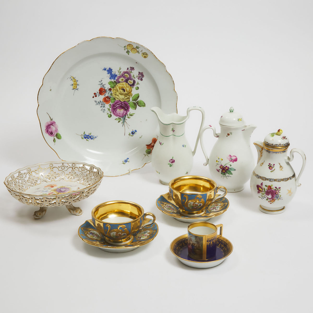 Group of Meissen and Vienna Porcelain, late 18th/19th century, charger diameter 15 in — 38 cm (11 Pi