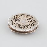 Late 17th Century English Silver Vinaigrette, Pomander or Pouncet Box, c.1690, diameter 1.4 in — 3.6