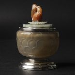 A Jade and Agate Perfumier and Cover, Yamanaka & Co., 19th/20th Century, 二十世纪 山中商会制 嵌十九世纪白玉及玛瑙香盒, ov