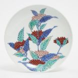A Japanese Nabeshima 'Mistflowers' Plate, Showa Era (1926-1989), 日本 昭和時代 鍋島色絵藤袴図皿, diameter 8.8 in —