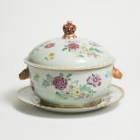 A Chinese Export Famille Rose Circular Tureen, Cover and Platter, 18th Century, 清 十八世纪 外销粉彩汤盆带盘, pla
