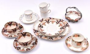 A quantity of 19th Century china items. Including 6x tea cups, saucers, side plates and serving