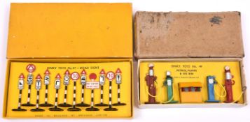 2 Dinky Toys Sets. A Road Sign Set No.47 comprising 12 U.K. road signs, in a yellow box with