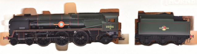 Hornby Railways BR rebuilt Merchant Navy Class 4-6-2 Tender Locomotive 'Elders Fyffes' RN35016 (R.