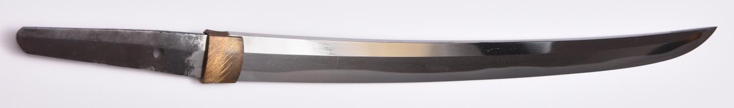 A good wakizashi in shirasaya, Shinto, signed Fukiwara Ariyoshi in good Japanese polish, £1500-2000 - Image 8 of 10