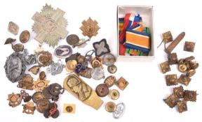 A small quantity of assorted lapel, sweetheart brooches, buttons, etc; a 1914-18 BWM, IGS 1908 medal