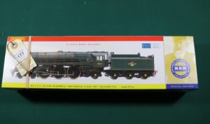 A Hornby 00 gauge BR Britannia class 4-6-2 Tender Locomotive (R2565). RN 70013 'Oliver Cromwell'. In