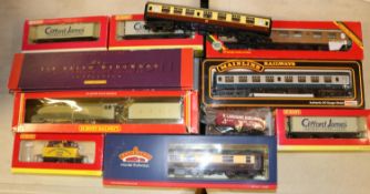 A quantity of 'OO' gauge Railway. 2x Hornby Railways LNER class A4 4-6-2 Tender Locomotives: 'Sir