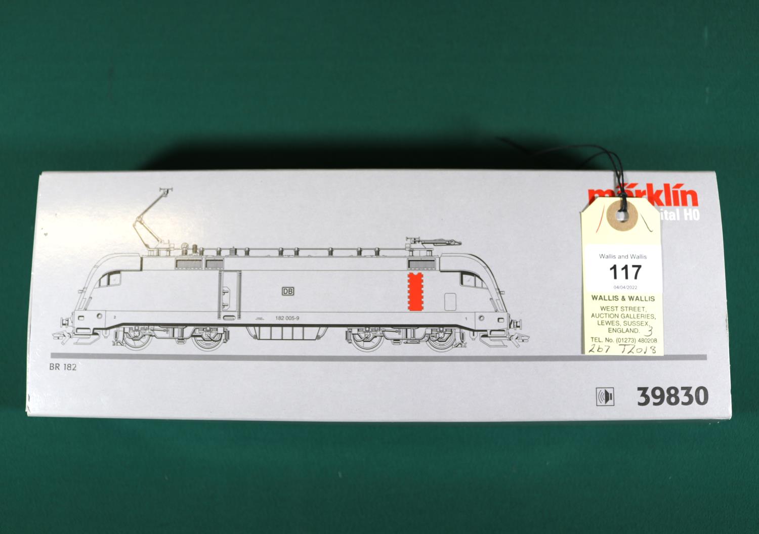 3 Marklin HO gauge items. A digital DB class BR 182 Bo-Bo Electric Locomotive (39830). RN 182 005-9. - Image 3 of 3