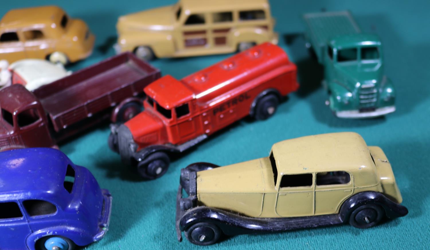 12x Dinky Toys. Including; Hillman Minx, Estate Car, Austin Somerset, Daimler, Austin taxi, Rover - Image 3 of 3