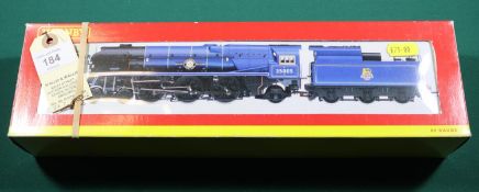 Hornby OO gauge Locomotive. A BR Merchant Navy Class 4-6-2 Tender Locomotive R.2171 Canadian