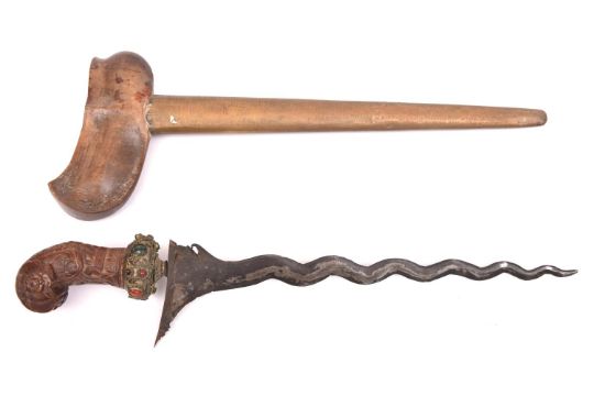 A good Malay kris, 2 tone wavy blade 12½", heavily carved wood hilt with jewelled brass base - Image 2 of 2