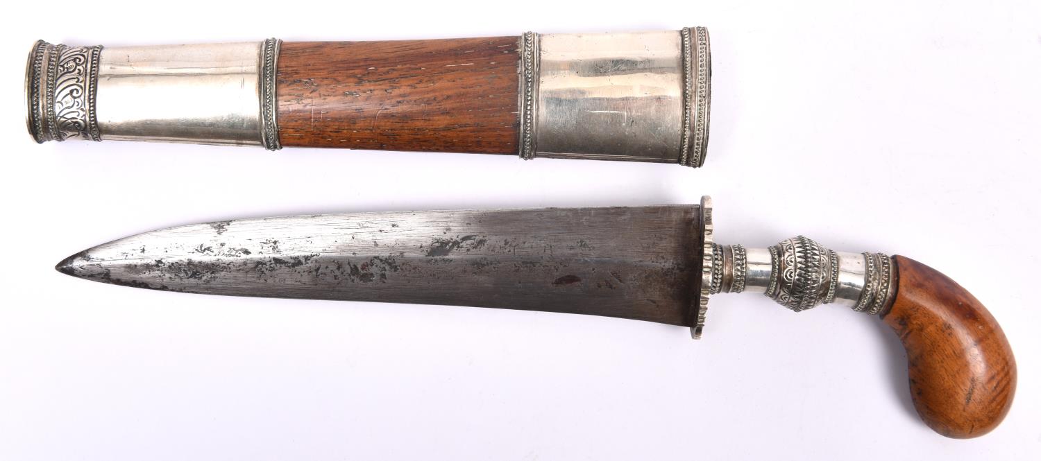 An attractive Phillipino knife, tapered DE blade 7¾", the hilt with silver coloured mounts - Image 2 of 2