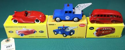 3 White metal models, MSMC 2008 Christmas model, Land Rover Rescue Vehicle in blue with grey jib,