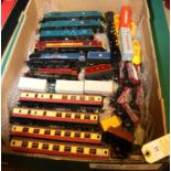 24x OO gauge railway items. Including 6x locomotives; BR Coronation Class 4-6-2, City of Bristol