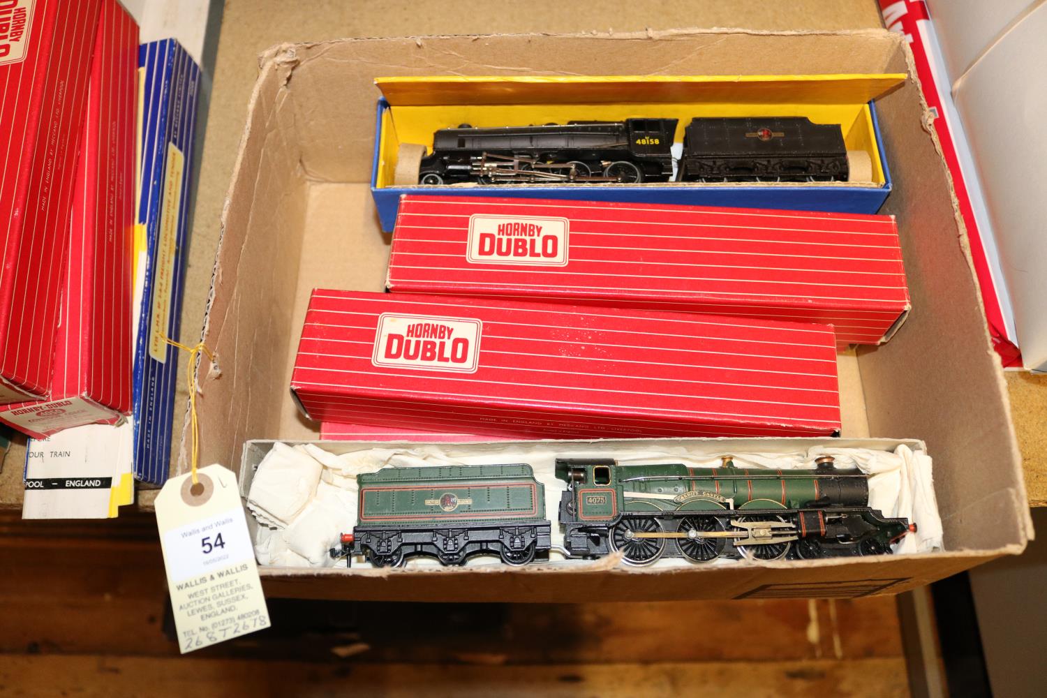 10 Hornby Dublo 2/3 rail. 2 locomotives- a BR LMR Class 8F 2-8-0 tender locomotive RN48158 in