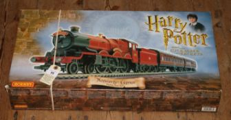 Hornby Hogwarts Express Electric Train set (R1033). Harry Potter and the Chamber of Secrets set