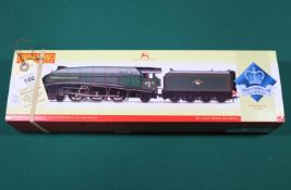 A Hornby OO 'Commonwealth Collection' BR Class A4 4-6-2 locomotive (R2825). Commonwealth of