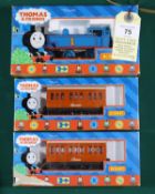 3x Hornby OO gauge Thomas the Tank Engine & Friends series items. Thomas with coaches Annie and