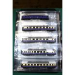 A Bachmann Liliput HO gauge Rheingold Rolling Stock train pack (L382003). Comprising 4x DR Rheingold