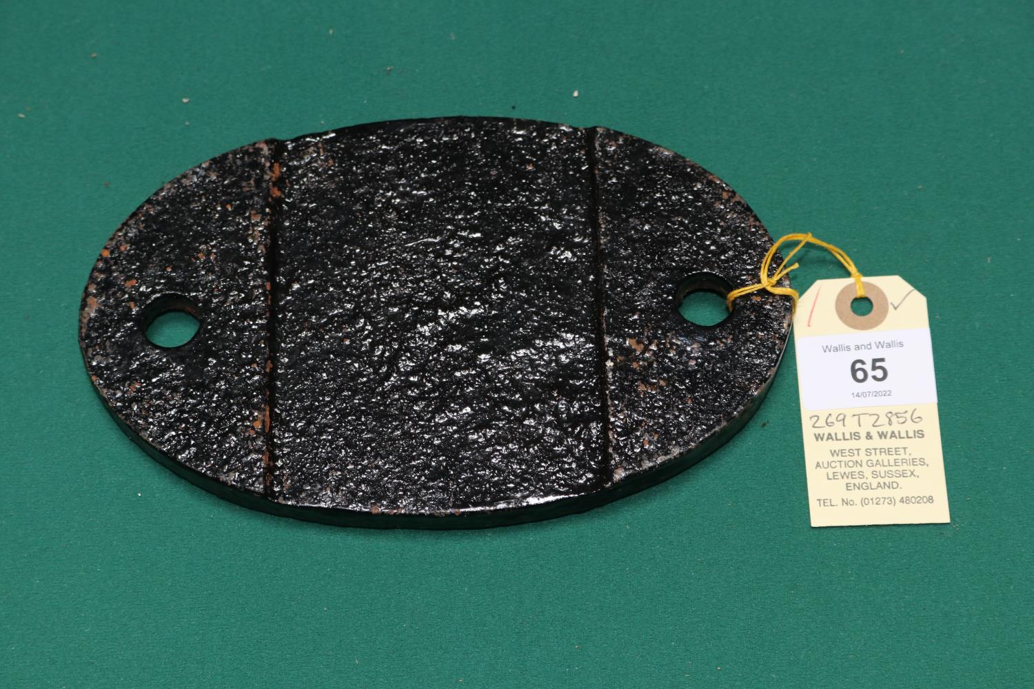 Locomotive shedplate 52B Heaton 1950-1963. Cast iron plate in good condition, believed to be an - Image 2 of 2