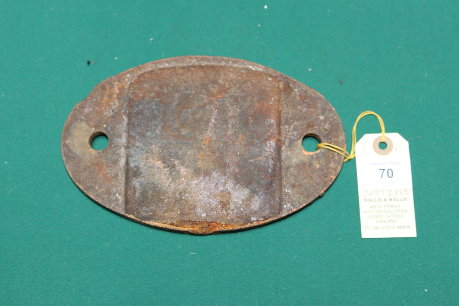 Locomotive shedplate 55B Stourton 1957-1967. Cast iron plate with orange background in good, - Bild 2 aus 2