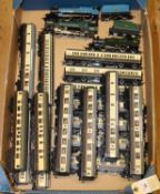 Quantity of OO gauge railway. 3 locomotives by Hornby, Lima etc - a BR Class 9F tender locomotive,