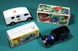 2 Tri-ang Minic clockwork vehicles. A Post War Taxi Cab (35M), example in black and dark blue with