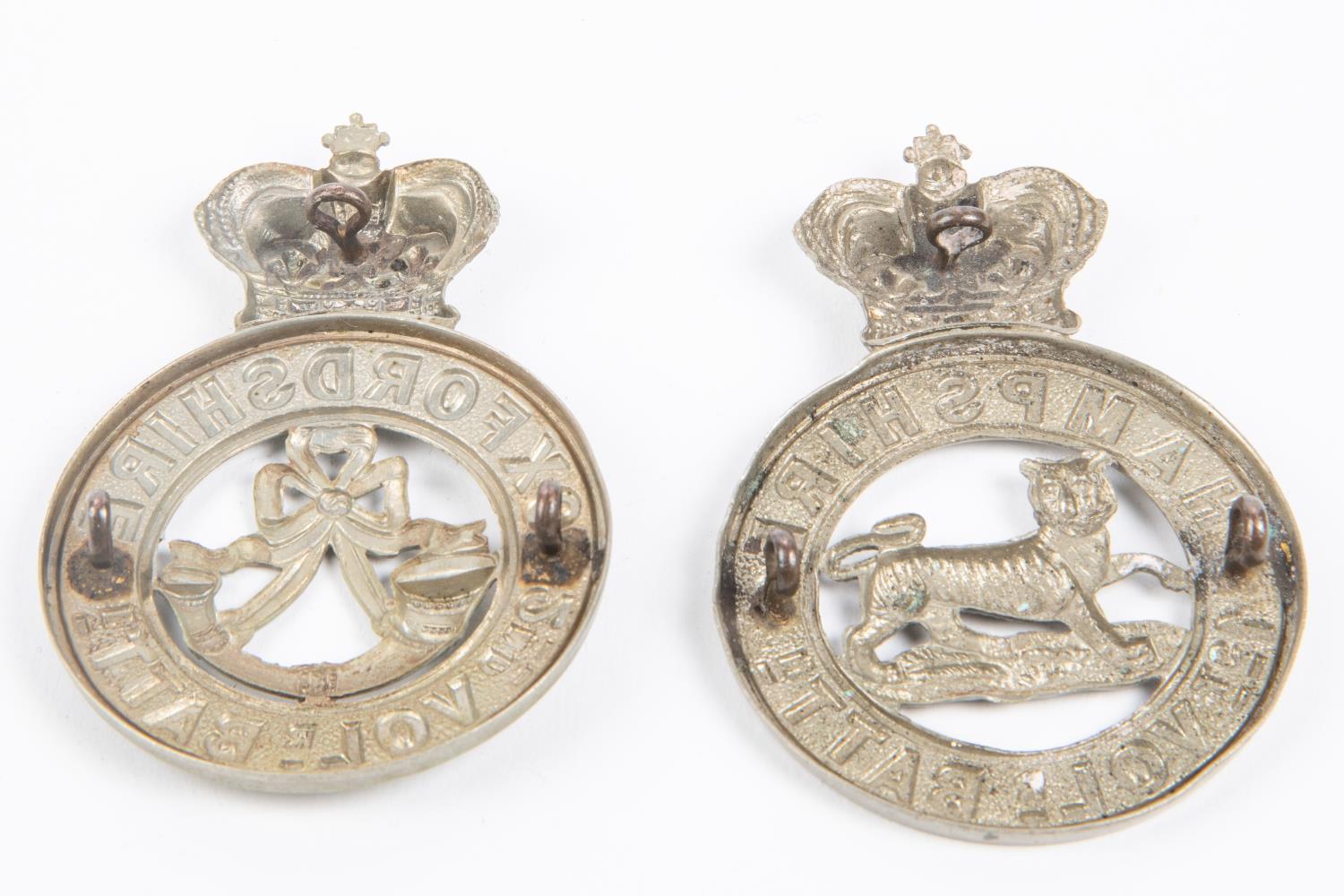 A Victorian WM glengarry badge of the 1st Vol Bn The Hampshire Regt; and another of the 2nd Vol Bn - Image 2 of 2