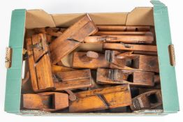 14x early-mid 20th Century woodworking planes. Mostly wood bodied planes including; a 14" jack