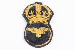 A good original early first pattern RAF enlisted cap badge, some wear. £80-100