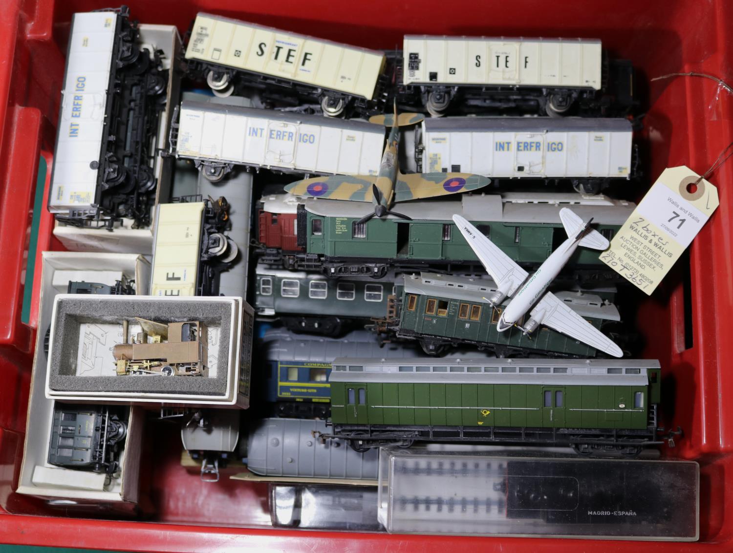A quantity of HO gauge railway, including locomotives by Fleischmann, Jouef, Electrotren etc. - Image 2 of 3