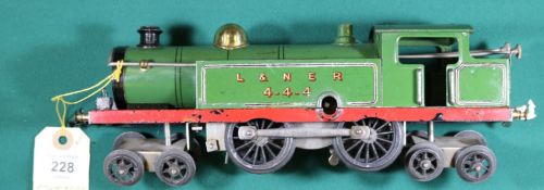 A Hornby Series O gauge No.2 clockwork LNER 4-4-4T locomotive, 4-4-4, in lined green livery with red