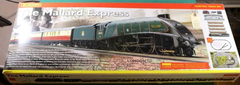 A Hornby 'OO' gauge Train Set 'The Mallard Express' (R1064). Comprising BR A4 class 4-6-2 Tender