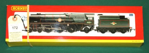 A Hornby 'OO' gauge BR Merchant Navy class 4-6-2 Tender Locomotive (R2466). 'General Steam